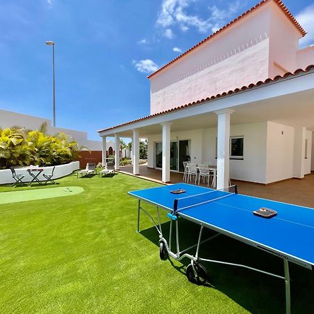 Villa Amorio A Spacious Modern Getaway With A Private Heated Pool & Sea Views Costa Adeje  Exteriér fotografie