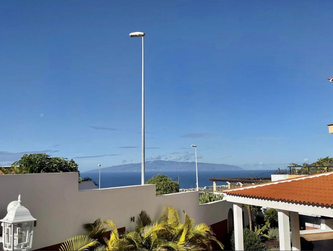 Villa Amorio A Spacious Modern Getaway With A Private Heated Pool & Sea Views Costa Adeje  Exteriér fotografie