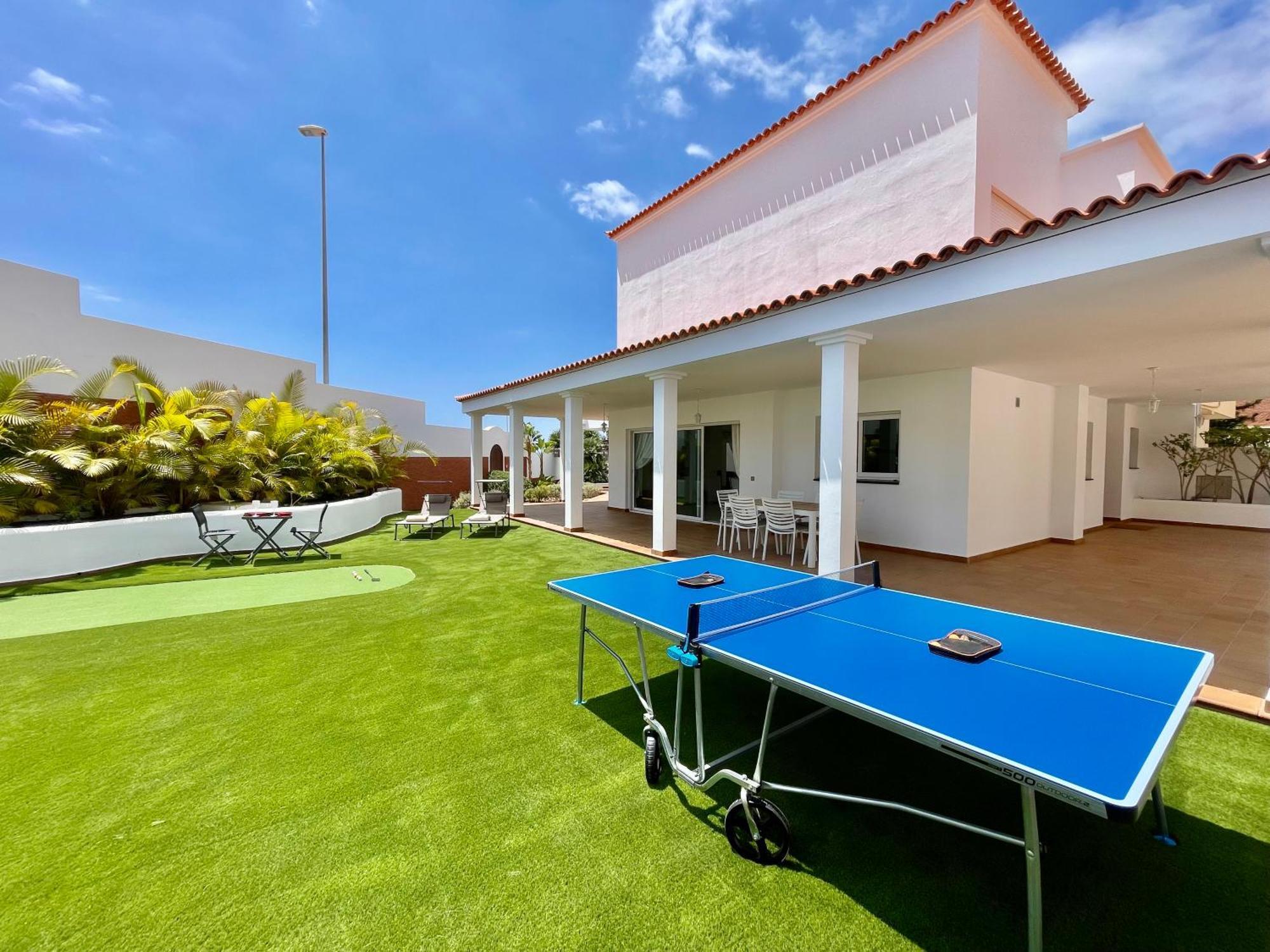 Villa Amorio A Spacious Modern Getaway With A Private Heated Pool & Sea Views Costa Adeje  Exteriér fotografie