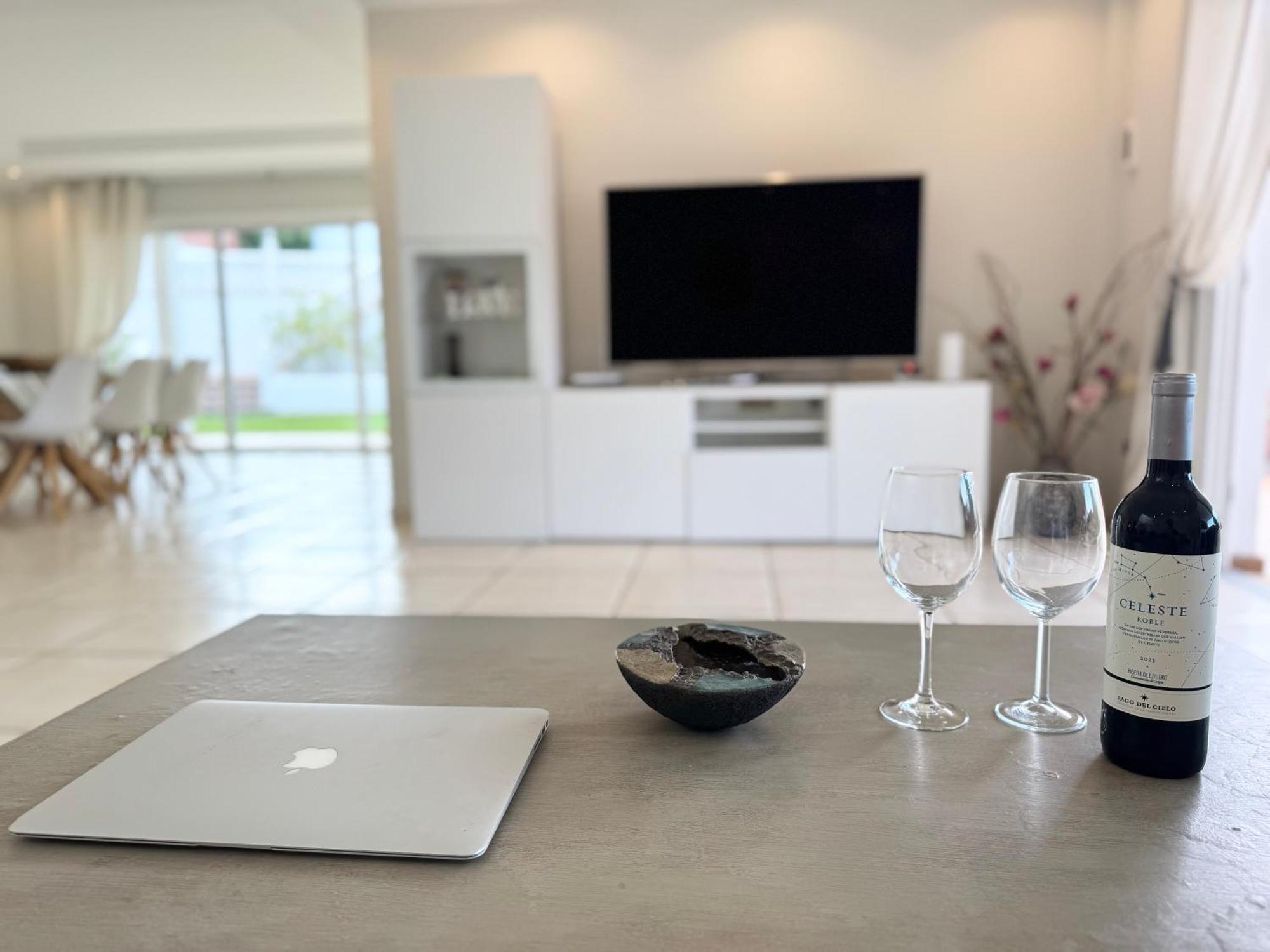 Villa Amorio A Spacious Modern Getaway With A Private Heated Pool & Sea Views Costa Adeje  Exteriér fotografie