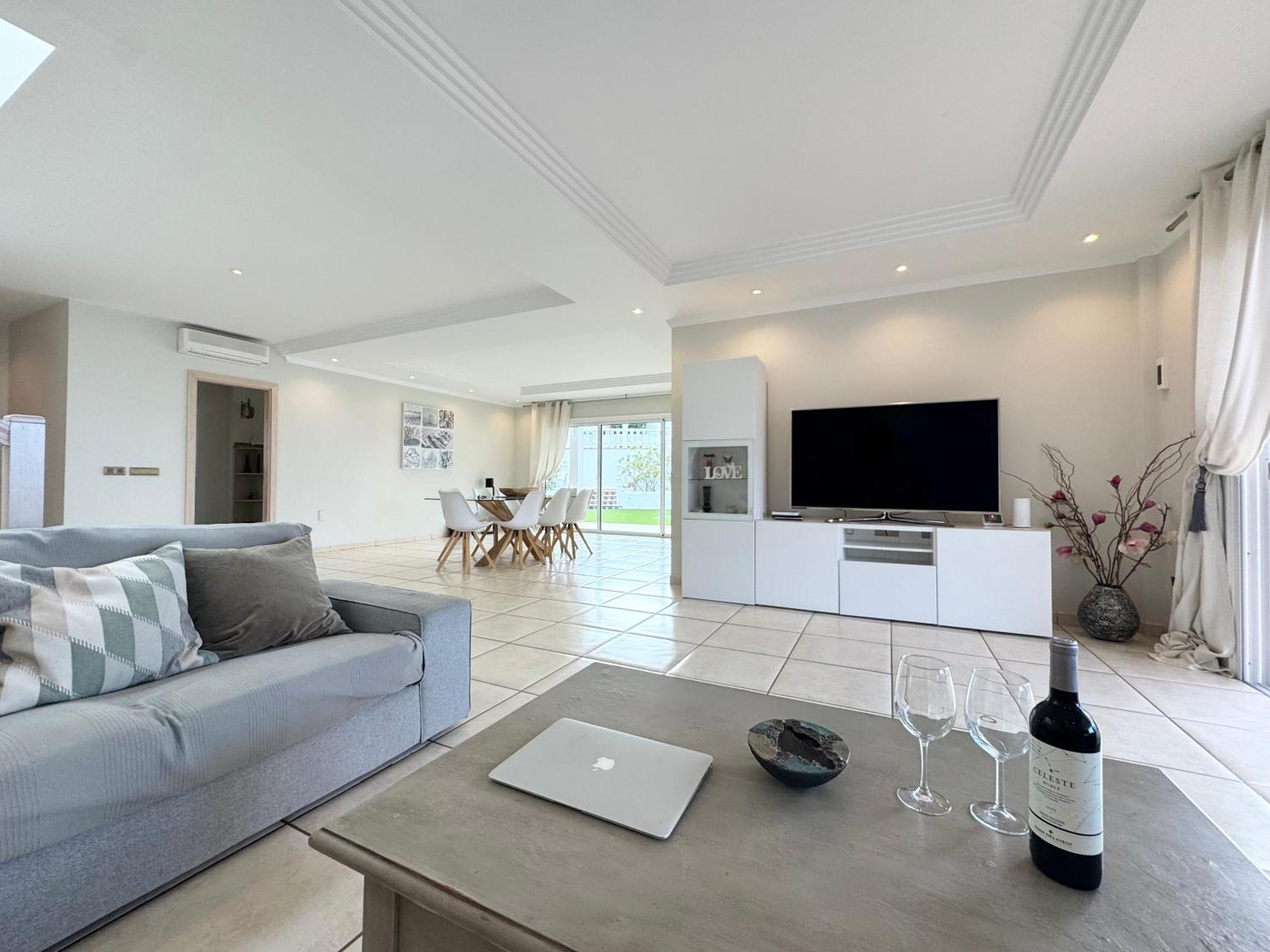 Villa Amorio A Spacious Modern Getaway With A Private Heated Pool & Sea Views Costa Adeje  Exteriér fotografie